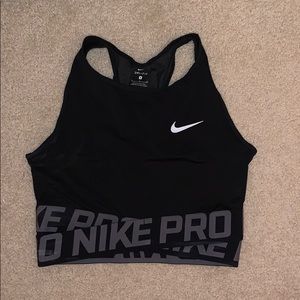 NIKE WOMENS CROP TOP/SPORTS BRA
